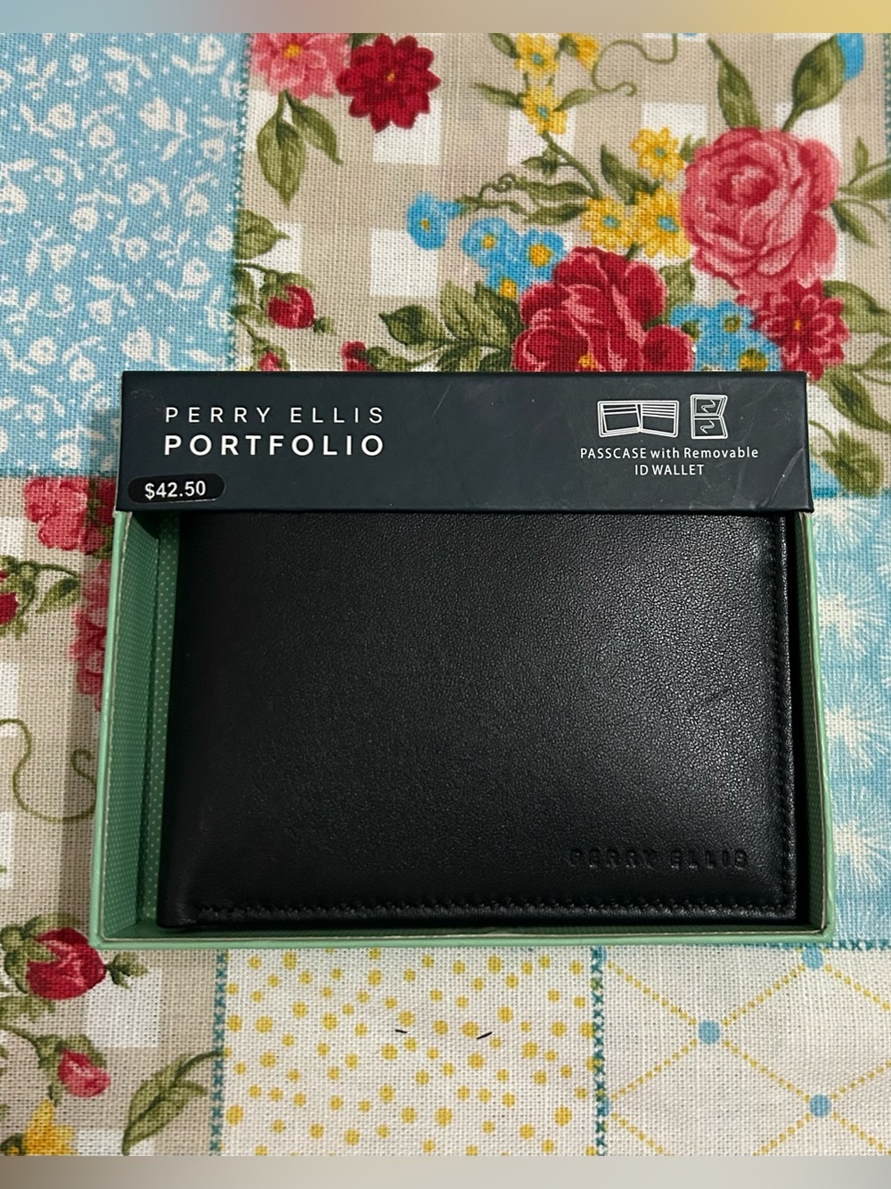 Perry Ellis Portfolio Black Leather Passcase Wallet